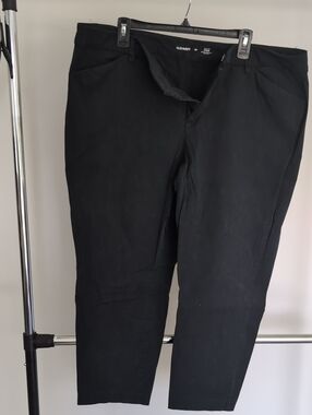 Old Navy Black Cropped Slim Capris for Women